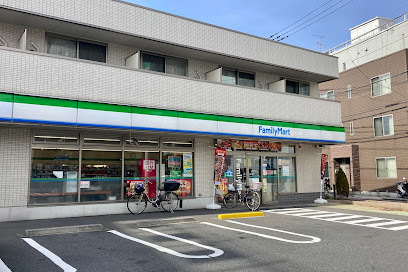 コンビニ　ファミリーマート東大井三丁目店（コンビニ）まで166m