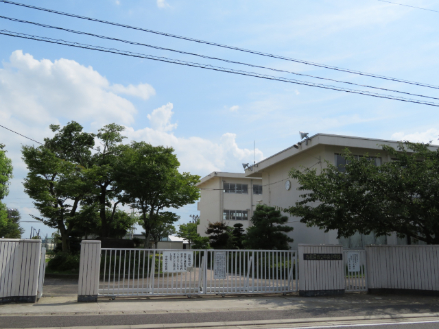 小学校　各務原市立中央小学校（小学校）まで1483m