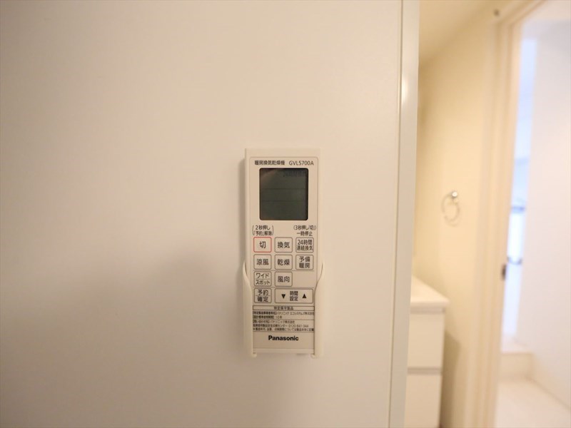 その他設備　浴室暖房乾燥機付き