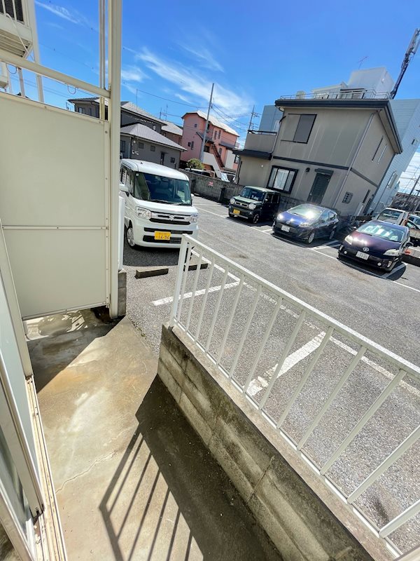 バルコニー　駐車場から荷物を入れられる☆