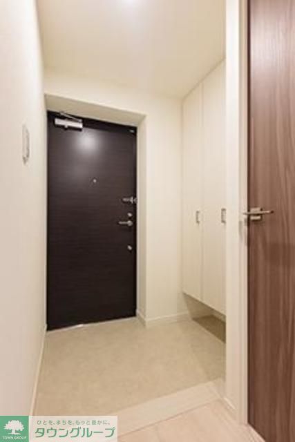 玄関　※写真は同タイプ住戸です。