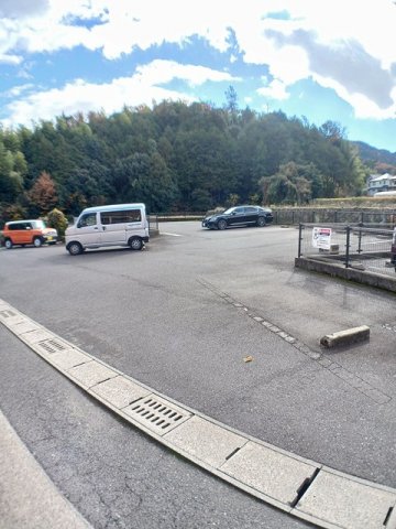 駐車場　車をお持ちの方に嬉しい駐車場付きの物件です