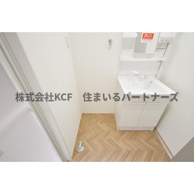 洗面設備　明るい洗面所です