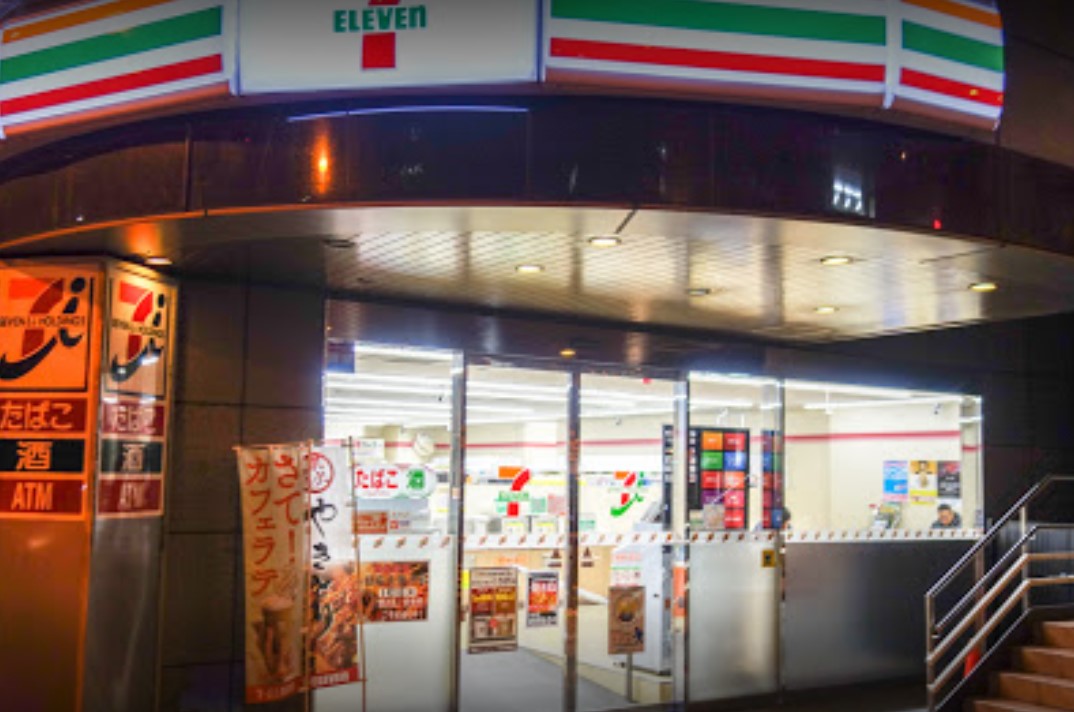 コンビニ　（コンビニ）まで332m