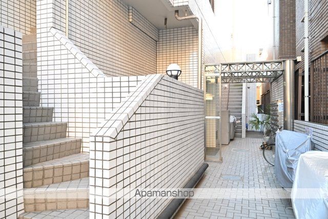 都営大江戸線 若松河田駅 徒歩4分 9階建 築40年の外観写真