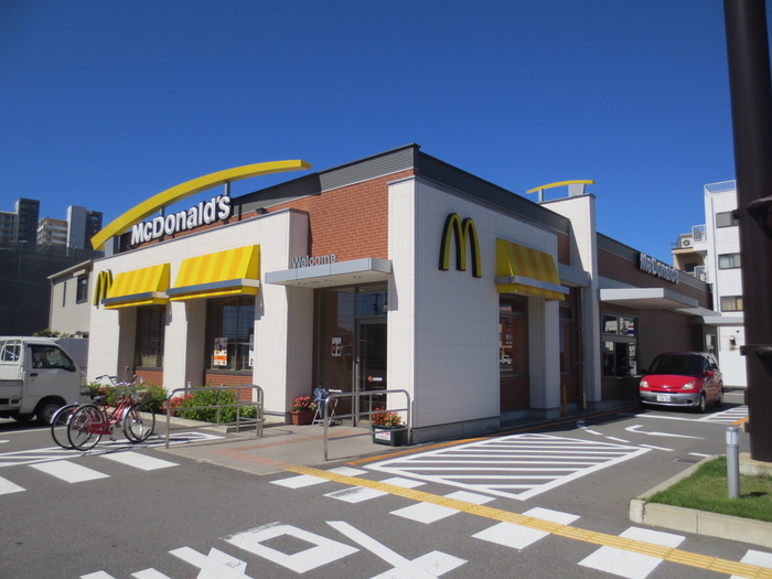 飲食店　マクドナルド（飲食店）まで900m