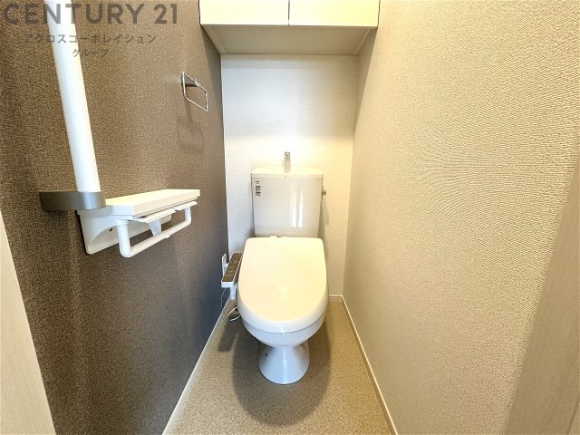 トイレ　温水洗浄便座付きのトイレです♪