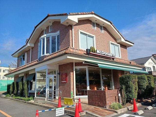 飲食店　マクドナルド 丸太町常盤店（飲食店）まで1000m