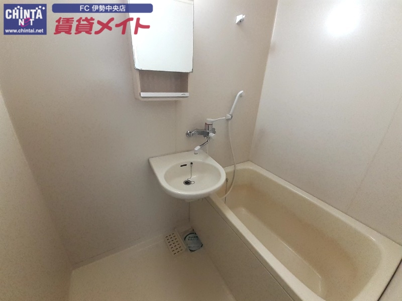 洗面設備　別部屋参考写真です