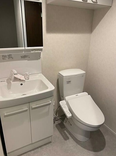東京メトロ銀座線 外苑前駅 徒歩7分 4階建 築6年のトイレ写真