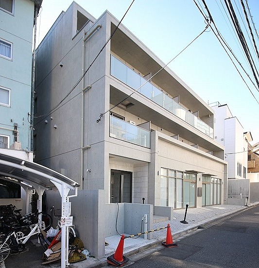 東京メトロ銀座線 外苑前駅 徒歩7分 築6年