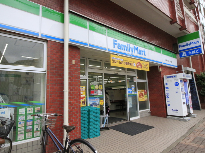 コンビニ　ファミリーマート 小石川ゆたて坂店（コンビニ）まで130m