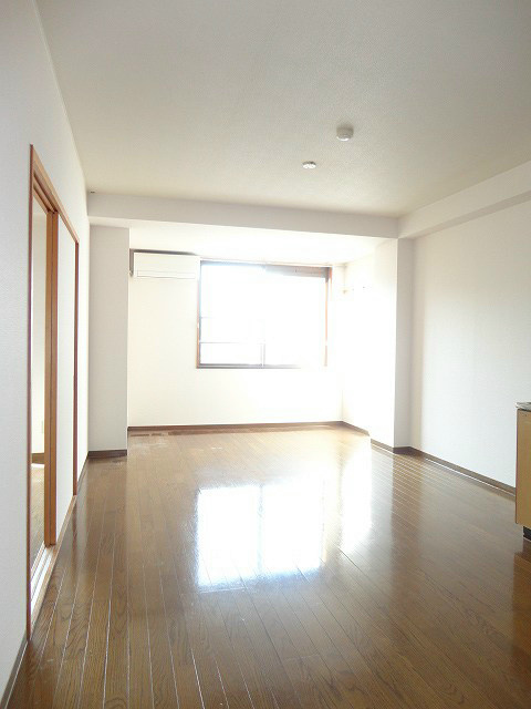 居室・リビング　写真は206号室です