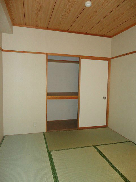 収納　写真は206号室です