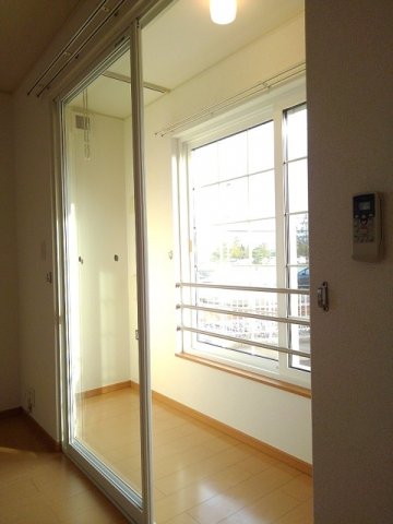 その他部屋・スペース　サンルーム。雨の日や冬でも安心して洗濯物が干せます！