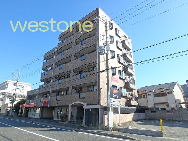 建物外観　エレベーター付きマンションです