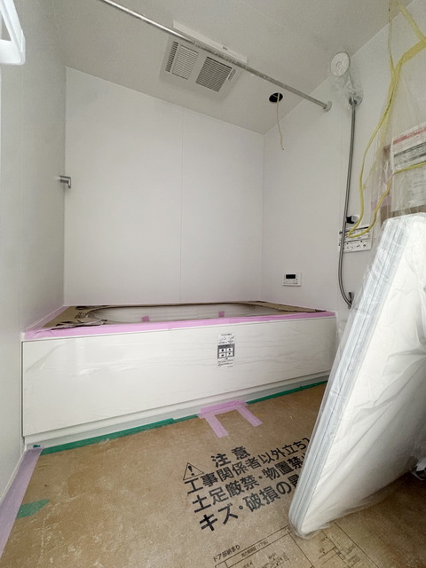 バス・シャワールーム　～同施工会社同商品内装参考写真～