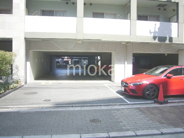 駐車場　駐車場に車を止められます