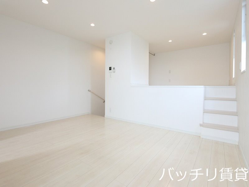 居室・リビング　同シリーズの別号室の画像。現況を優先します。