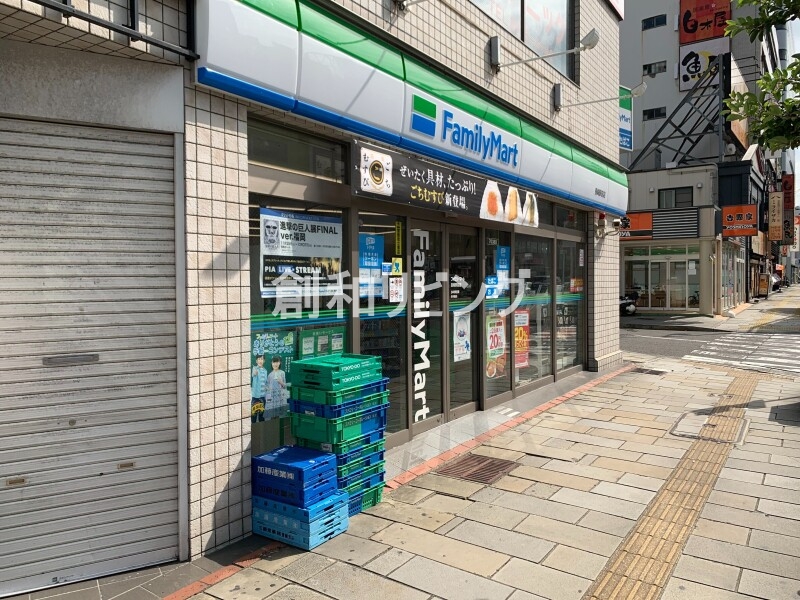 コンビニ　ファミリーマート長崎駅前店（コンビニ）まで128m