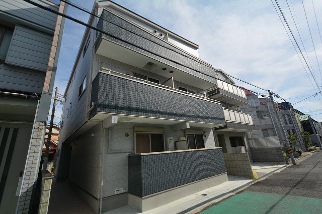 建物外観　オートロック付きで安心です♪