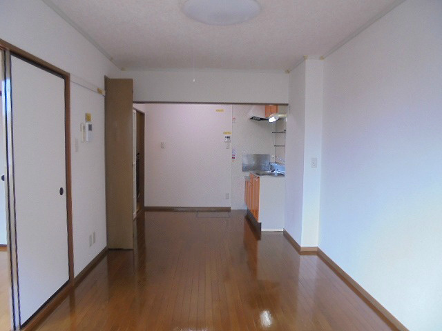 居室・リビング　写真は103号室です（参考）