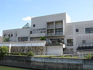 図書館　尼崎市立中央図書館（図書館）まで668m