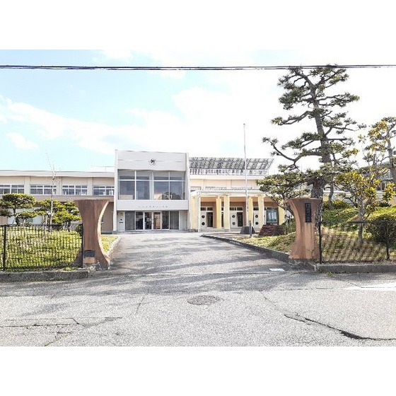 小学校　射水市立東明小学校（小学校）まで382m