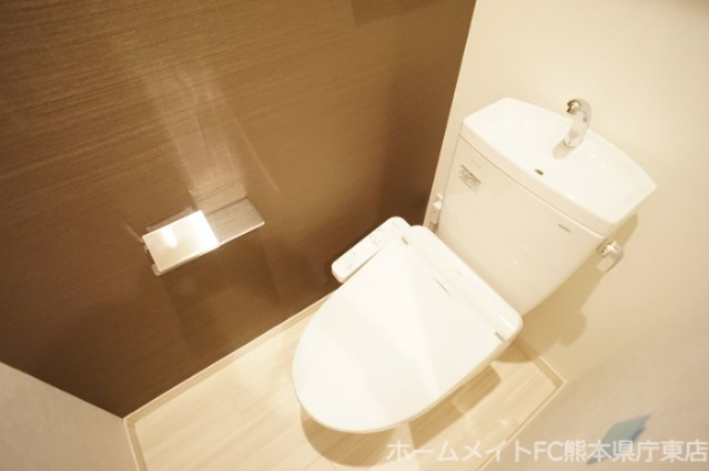トイレ　写真は同施工会社の類似物件となります。