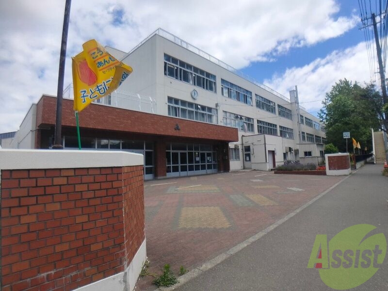 小学校　札幌市立宮の森小学校（小学校）まで564m