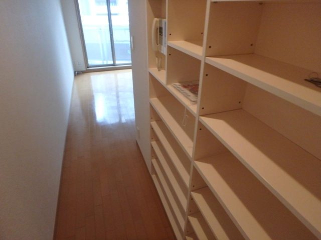 収納　☆棚付き☆