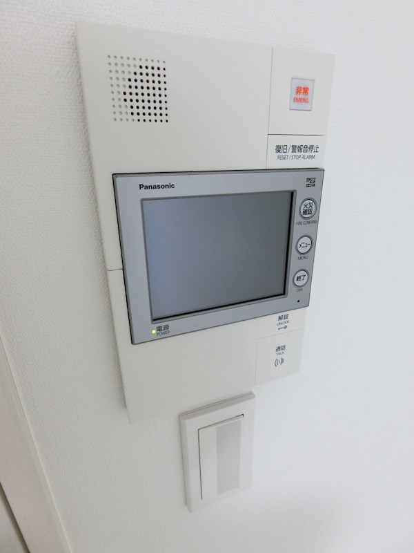 セキュリティ　来訪者を確認できるモニタ付インターホン
