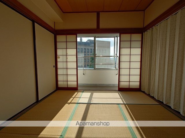 仙台市地下鉄東西線 青葉通一番町駅 徒歩8分 10階建 築46年の居間写真