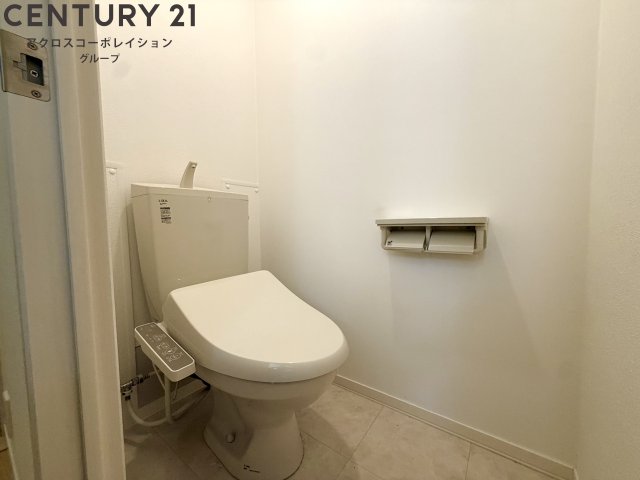 トイレ　温水洗浄便座付きのトイレです♪