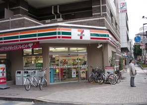 コンビニ　セブン－イレブン 江戸川西小岩３丁目店（コンビニ）まで377m