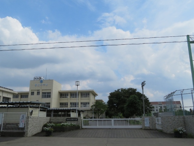 中学校　各務原市立桜丘中学校（中学校）まで1128m
