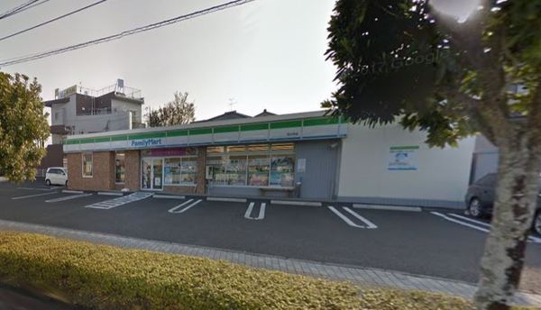 コンビニ　ファミリーマート花山手店（コンビニ）まで766m
