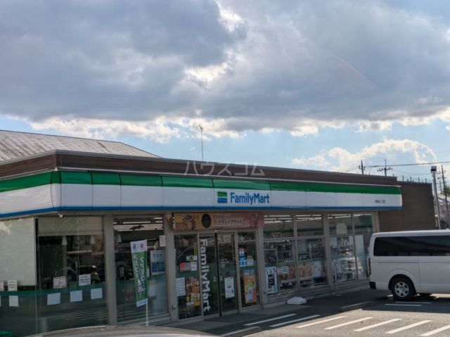 コンビニ　ファミリーマート小浦桂台二丁目店（コンビニ）まで588m