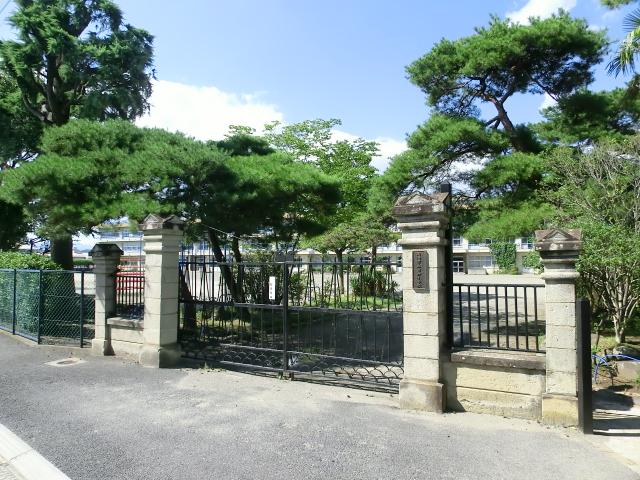 小学校　高崎市立吉井小学校（小学校）まで666m