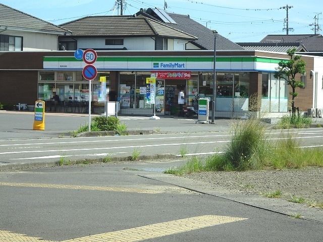 コンビニ　ファミリーマート（コンビニ）まで350m