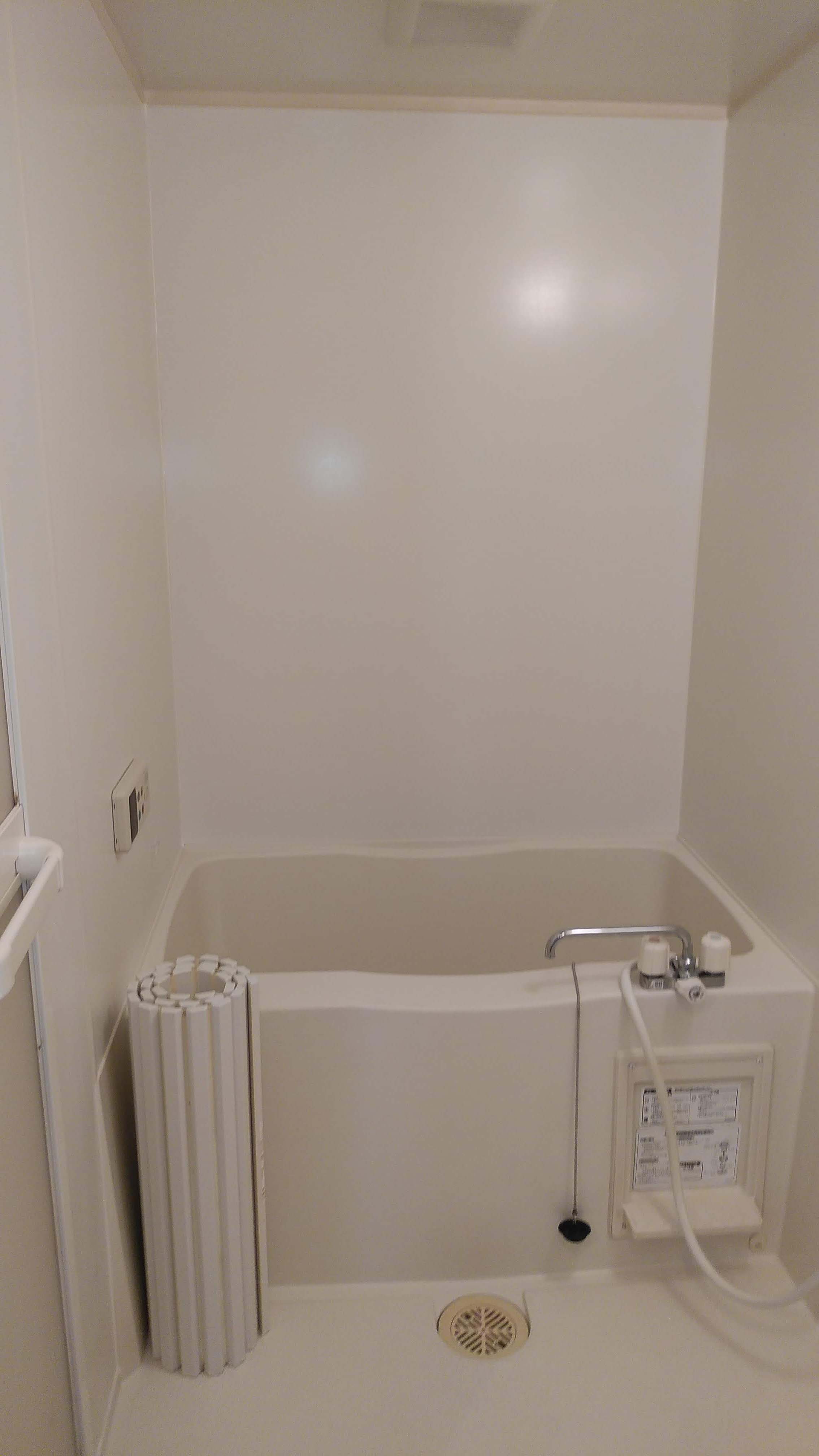 バス・シャワールーム　同建物内の別のお部屋の画像になります