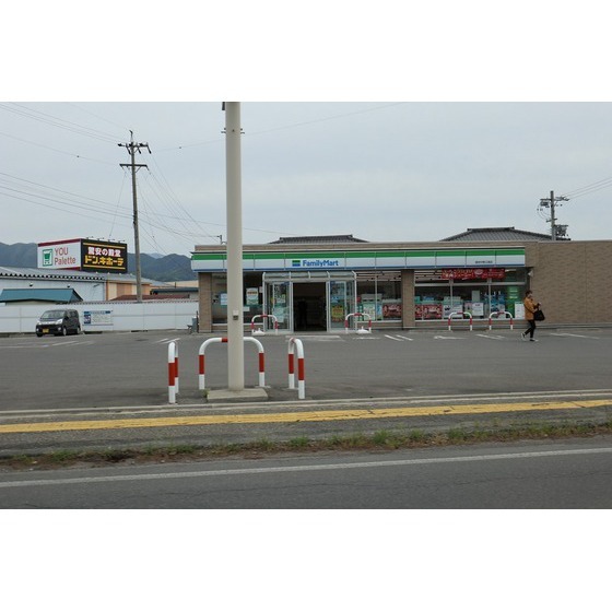 コンビニ　ファミリーマート信州中野江部店（コンビニ）まで288m