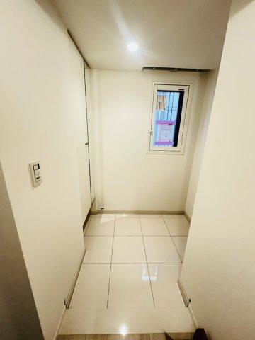 玄関　落ち着いた玄関です