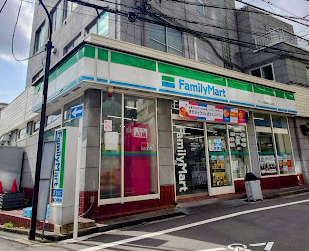 コンビニ　ファミリーマート 高輪四丁目店（コンビニ）まで723m