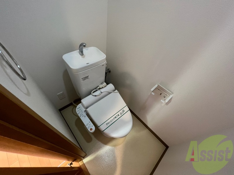 トイレ　温水洗浄便座付きのトイレは、使用しやすくうれしいですね。