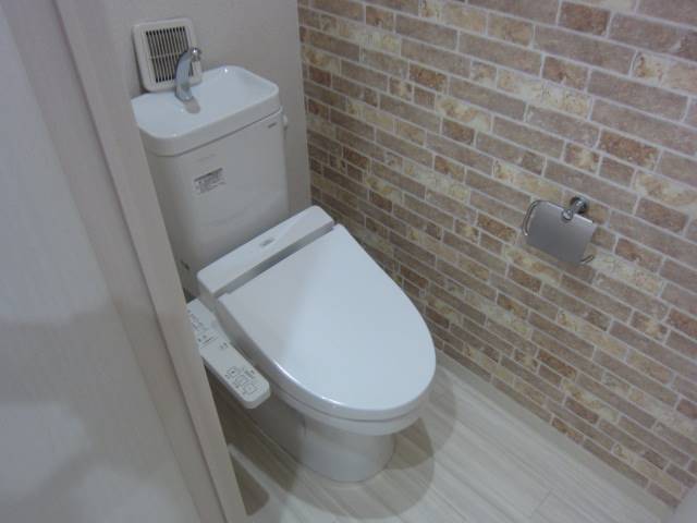 ＪＲ阪和線 長居駅 徒歩8分 3階建 築9年のトイレ写真