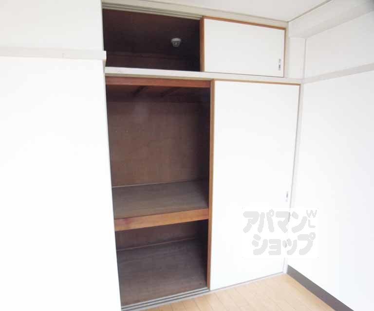 収納　洋室の収納スペースです。