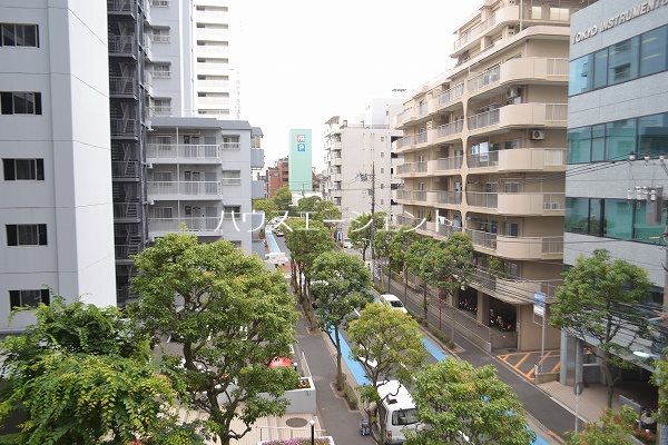 眺望　駅前ならではの眺望ですが、角部屋なので風通し良好