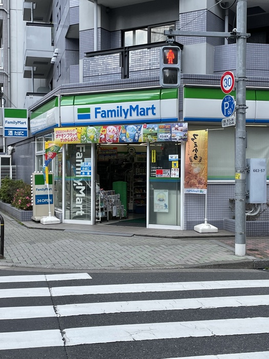 コンビニ　ファミリーマート（コンビニ）まで83m