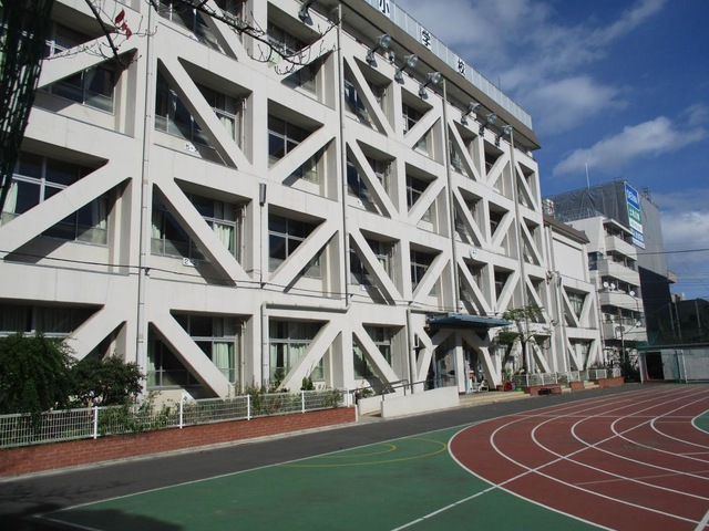 小学校　墨田区立二葉小学校（小学校）まで560m